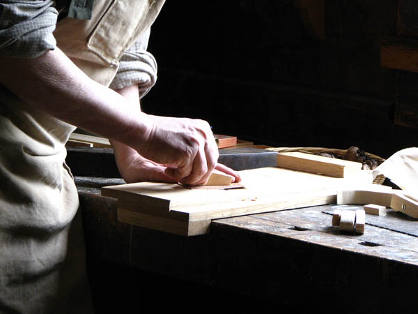 Ofrecemos un servicio de <strong>carpintería  de madera y ebanistería en Campillo de Llerena</strong> adaptado a las necesidades del <strong>cliente</strong>.